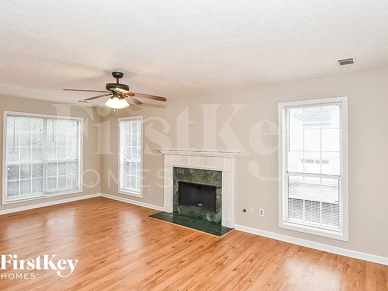 276 Due West Dr — Photo 3