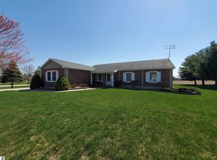 1525 Luce Ct, Alma, MI 48801