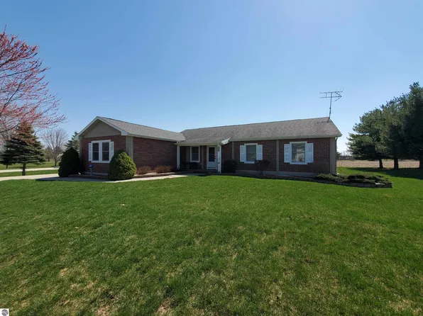 1525 Luce Ct, Alma, MI 48801