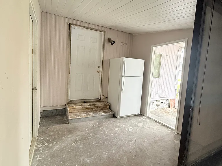 6091 82nd Ter N — Photo 27