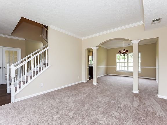 2nd image of 208 Cobblestone Lndg