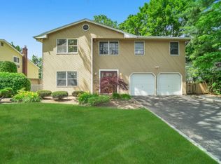 1745 Bard Ln, East Meadow, NY 11554