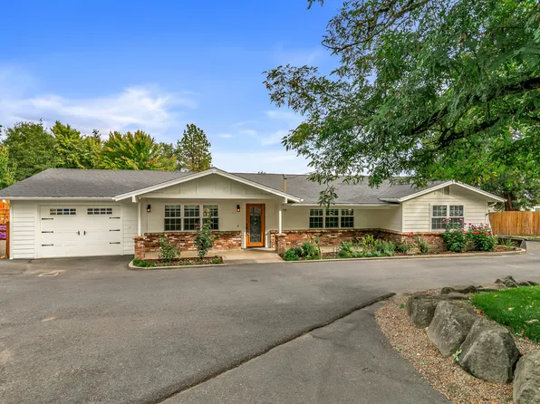 3734 Scenic Ave, Central Pt, OR 97502