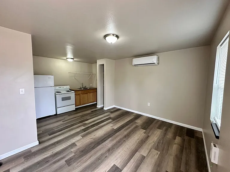 735 N Cleveland St — Photo 3