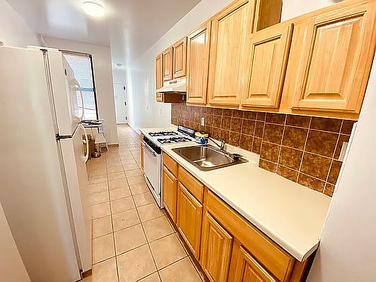 4th image of 3074 32nd St APT 10