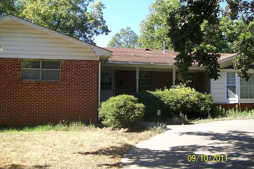 2nd image of 606 E 23rd St