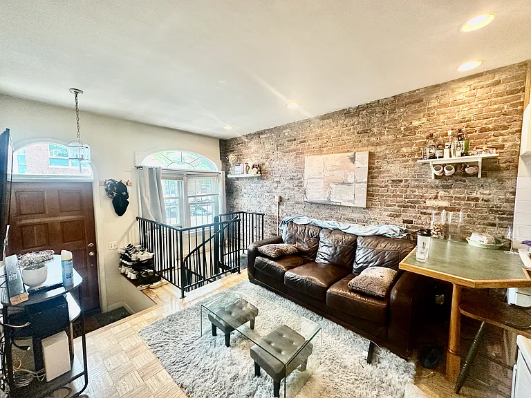 472 Commercial St #1 — Photo 3