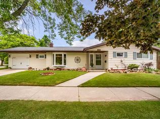 320 Reed Ave, Manitowoc, WI 54220