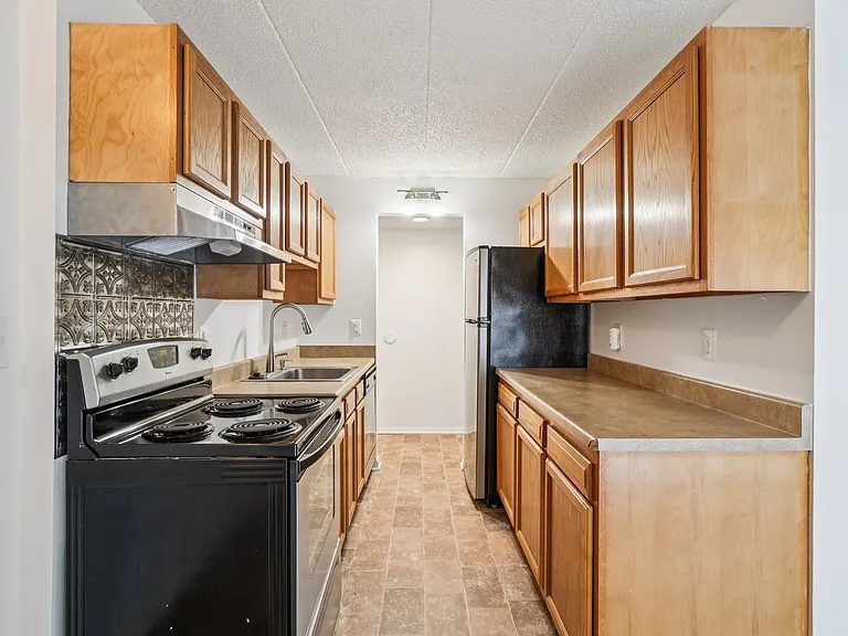 Riverside Village Apartments — Photo 83