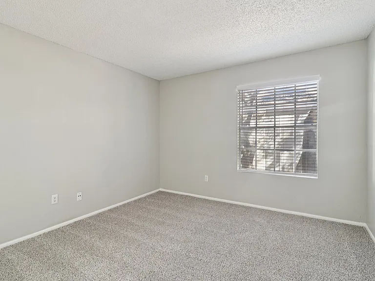 Rock Canyon Apartments — Photo 28