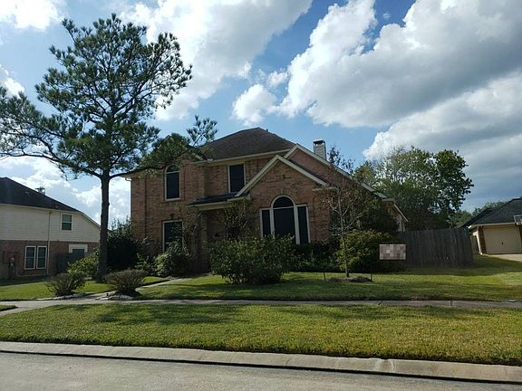 2nd image of 2832 Everett Dr