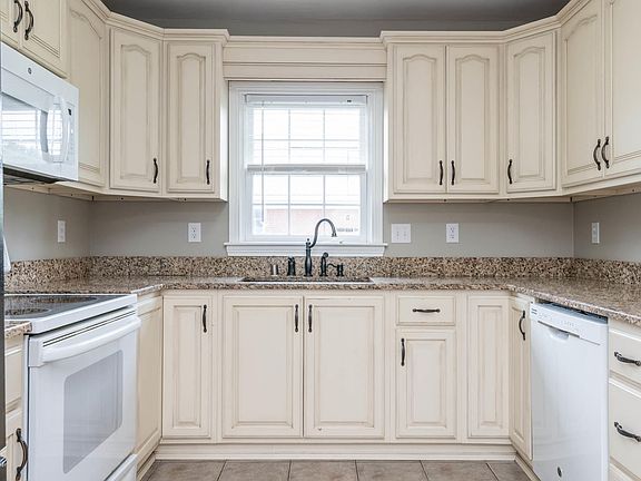 3rd image of 10422 Monticello Forest Cir
