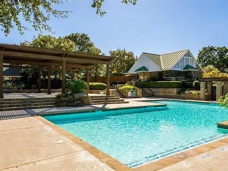 1307 Normandy Dr — Photo 31
