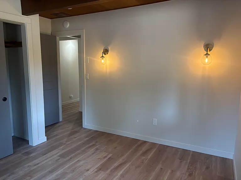805 Holiday Ct — Photo 13