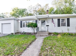 46 McHenry Ave, Crystal Lake, IL 60014