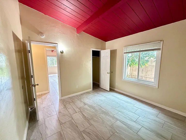 4901 Frink Ave — Photo 4
