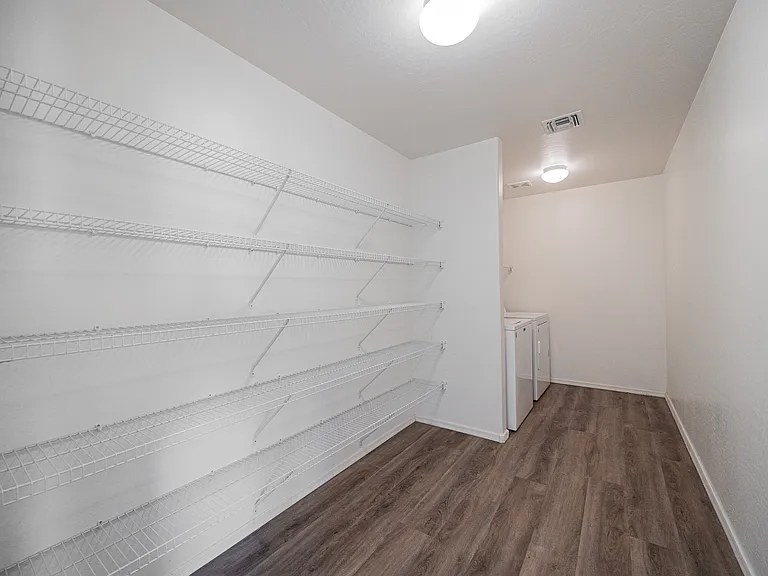1861 E Patrick Ln — Photo 26