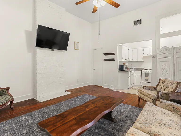 1124 Jackson Ave #1 — Photo 4