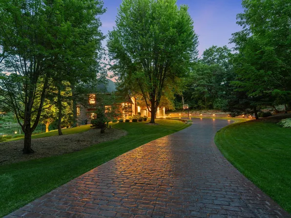 720 Timber Ln, Shoreview, MN 55126