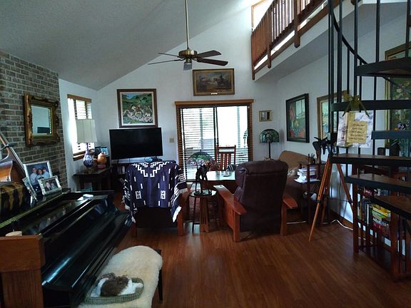 3rd image of 275 Bayridge Ct