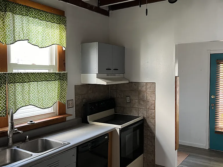 112 Etna St — Photo 23