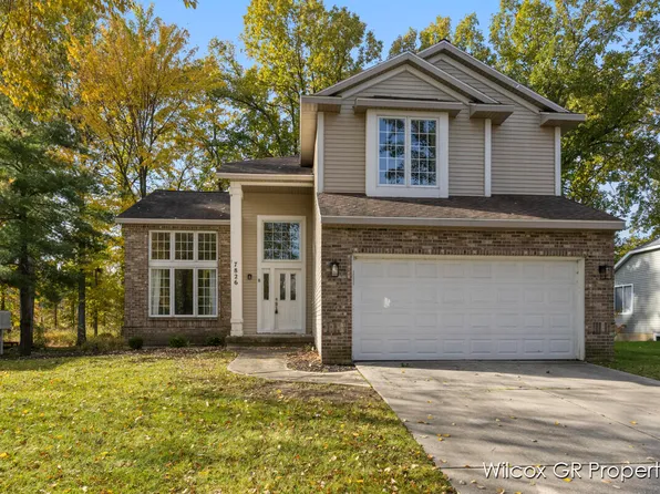 7826 Thornapple Club Dr SE, Ada, MI 49301