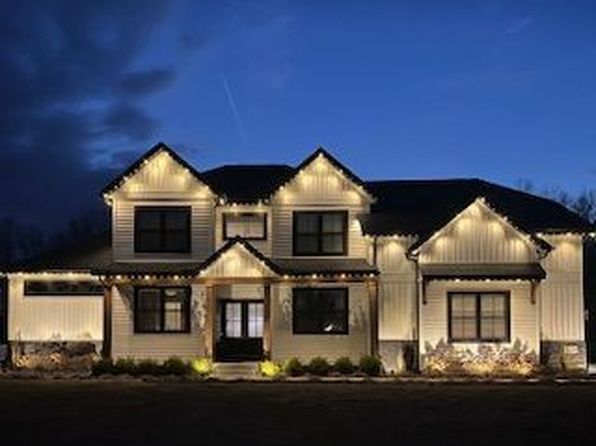 24220 Fairview Dr, New Boston, MI 48164