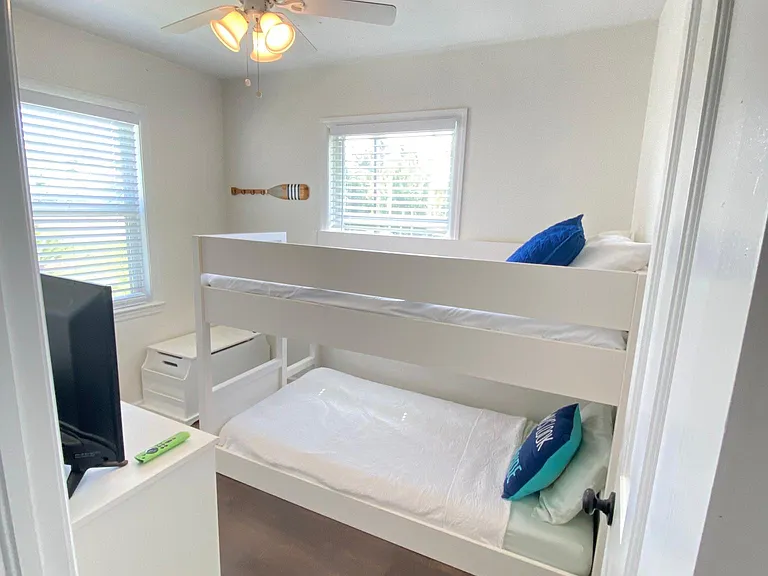 26 Bay Dr — Photo 16