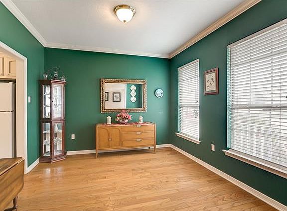 4th image of 748 Carondelet St