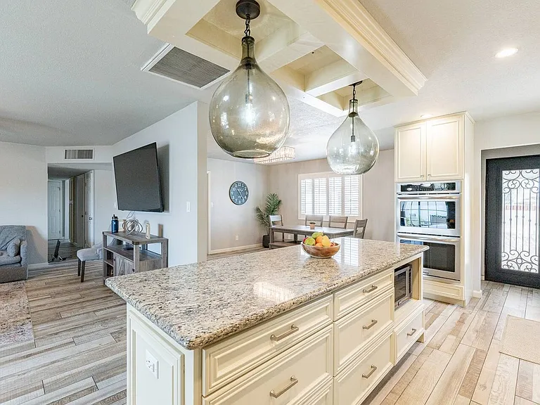 8708 E Vista Dr — Photo 4