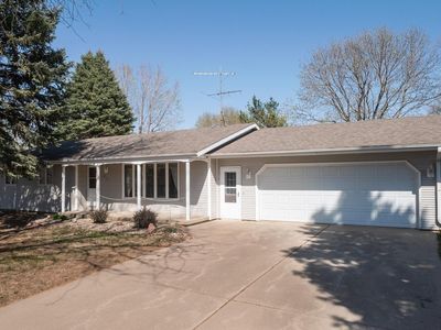 211 Louisiana Ave SW, Orange City, IA, 51041