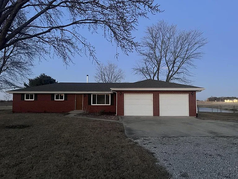 136 N Saint Louis St — Photo 1