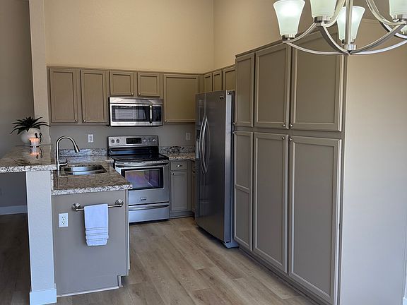 5th image of 6909 S Oakmont Dr