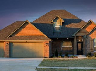 275 SW 42nd St, Moore, OK 73160