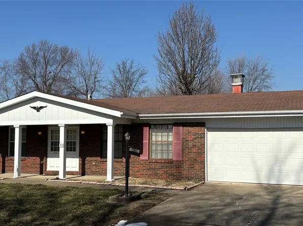 319 David Dr, Fairview Heights, IL 62208