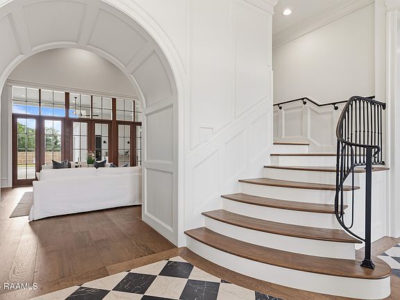 5th image of 302 Castle Vine Way