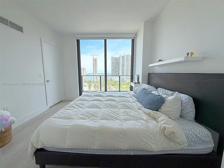 121 NE 34th St #F1605 — Photo 12