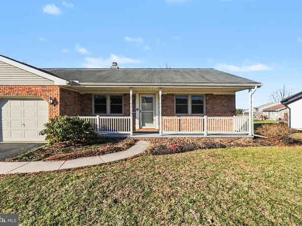 1391 Woodridge Dr, Middletown, PA 17057