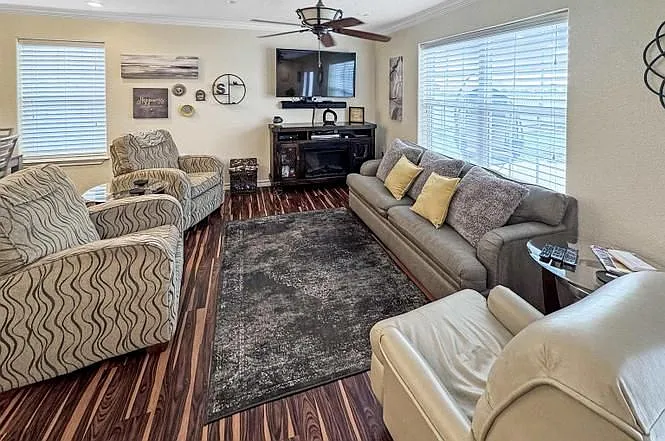 7616 N Plainfield Dr — Photo 2