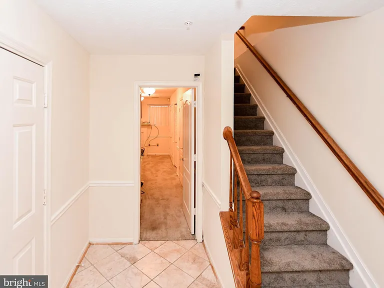 1401 Deep Gorge Ct — Photo 3