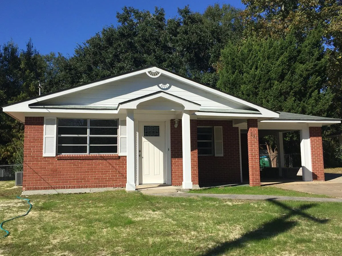 226 Hunter Drive — Photo 1