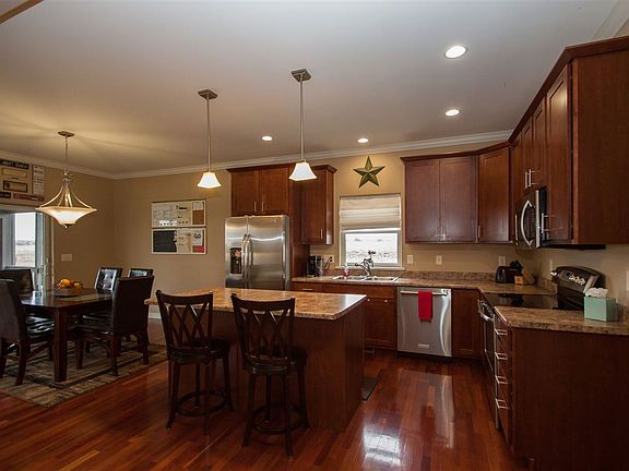 3rd image of 310 Cambridge Way