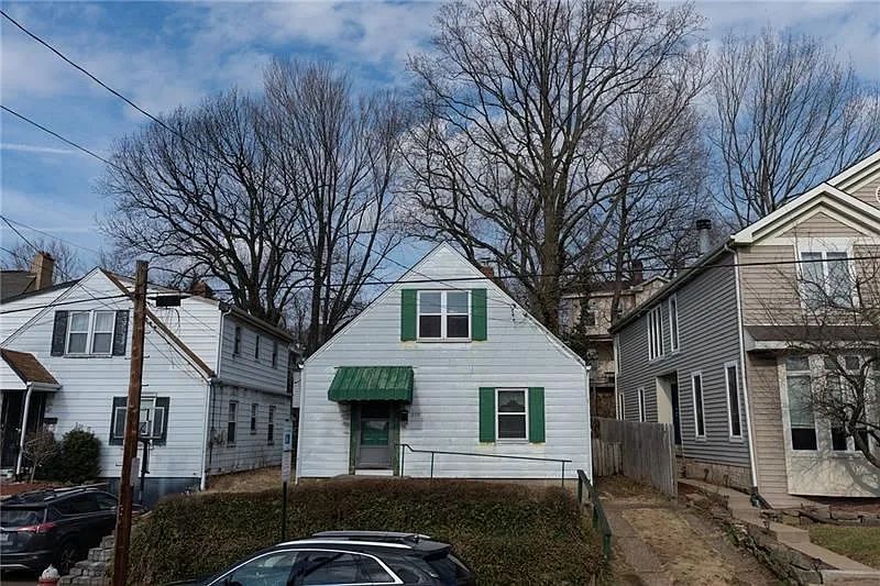 809 Orchard Ave photo 1