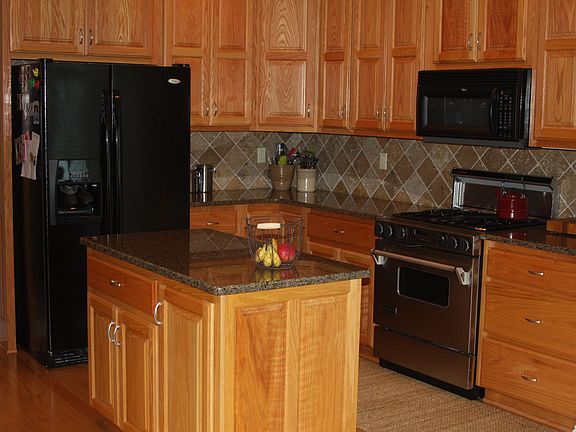 5th image of 10 Barbara Ct