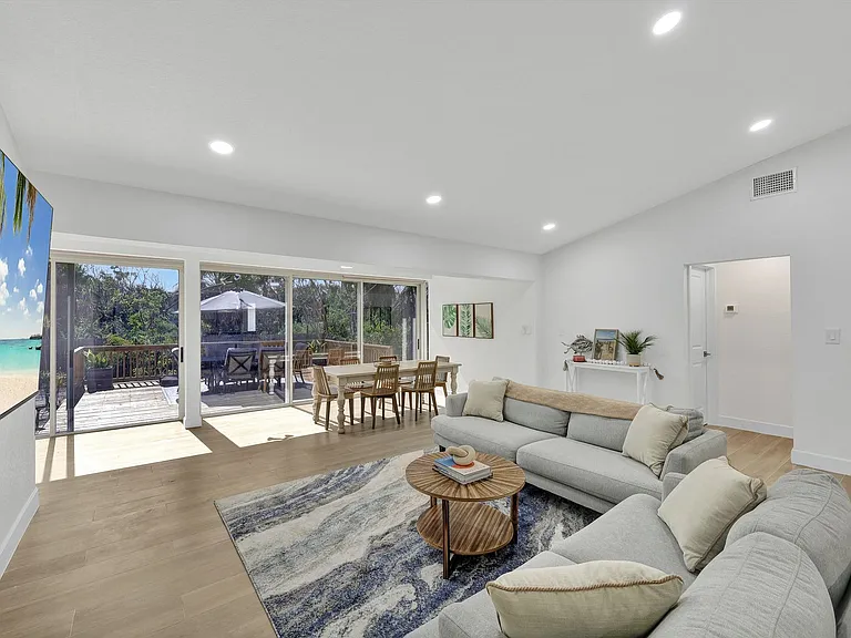 852 Rabbit Rd — Photo 1
