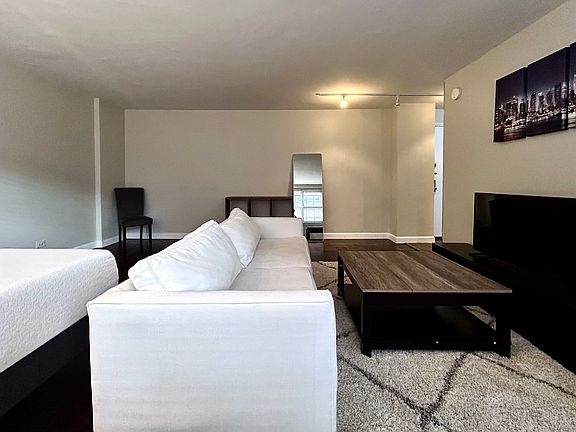 4th image of 139 E 33rd St APT 7N