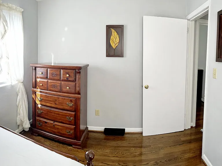 806 W Queen St — Photo 11