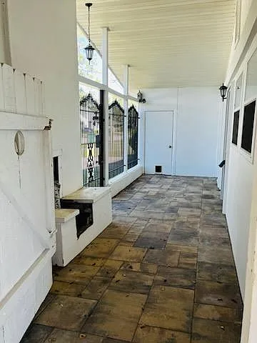 209 Douglas Dr — Photo 4