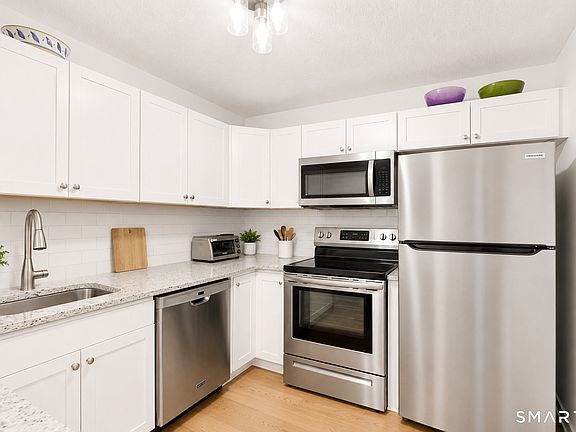 3rd image of 950 Cove Road #C8