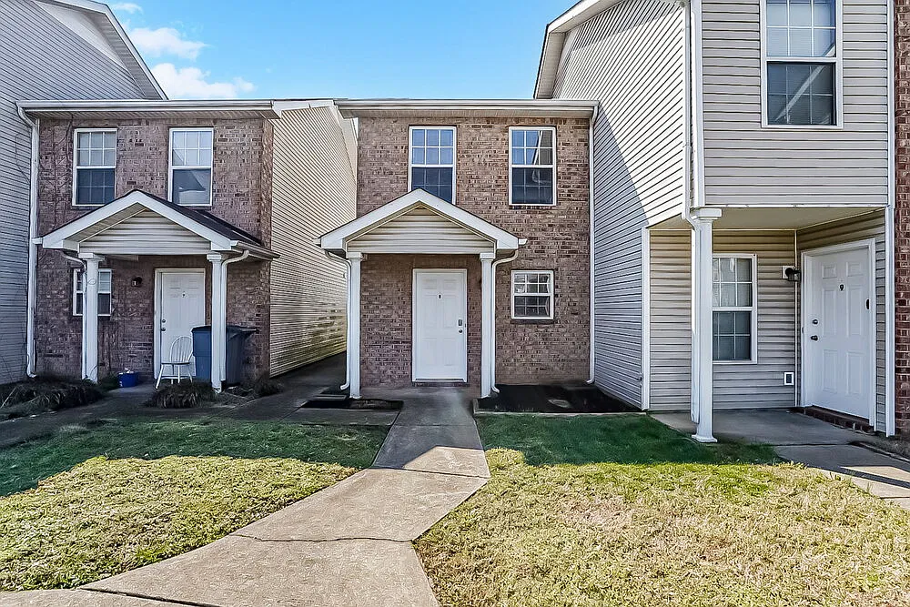 2 bed, 1.5 bath, 910 sqft, $1,530 — Photo 1